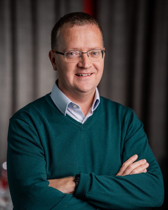 Alan Holland, Keelvar